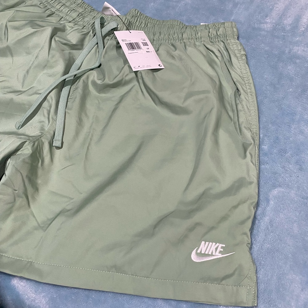 **SOLD** Men's Woven Lined Flow Shorts Size XXL **NEW**